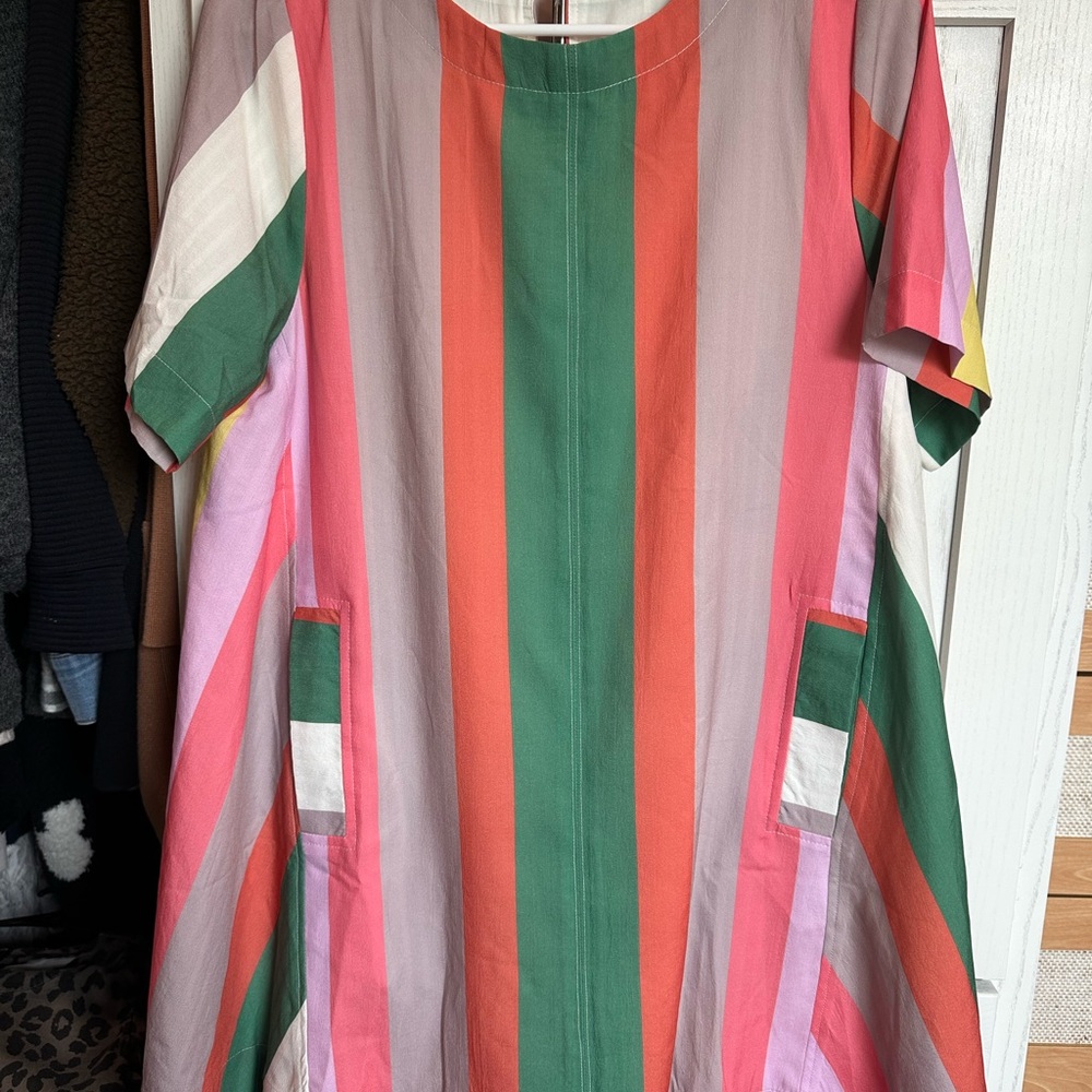 entro Colorblock Shift Dress in Green, Coral, Cream with Pockets